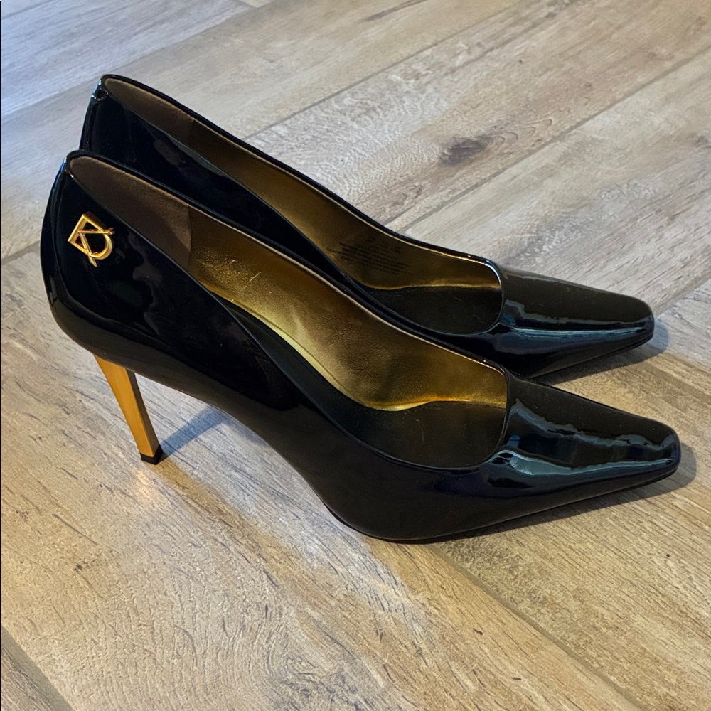Donna Karan Savita Black Patent Gold Shoes Pumps 9 EUC Retail $135